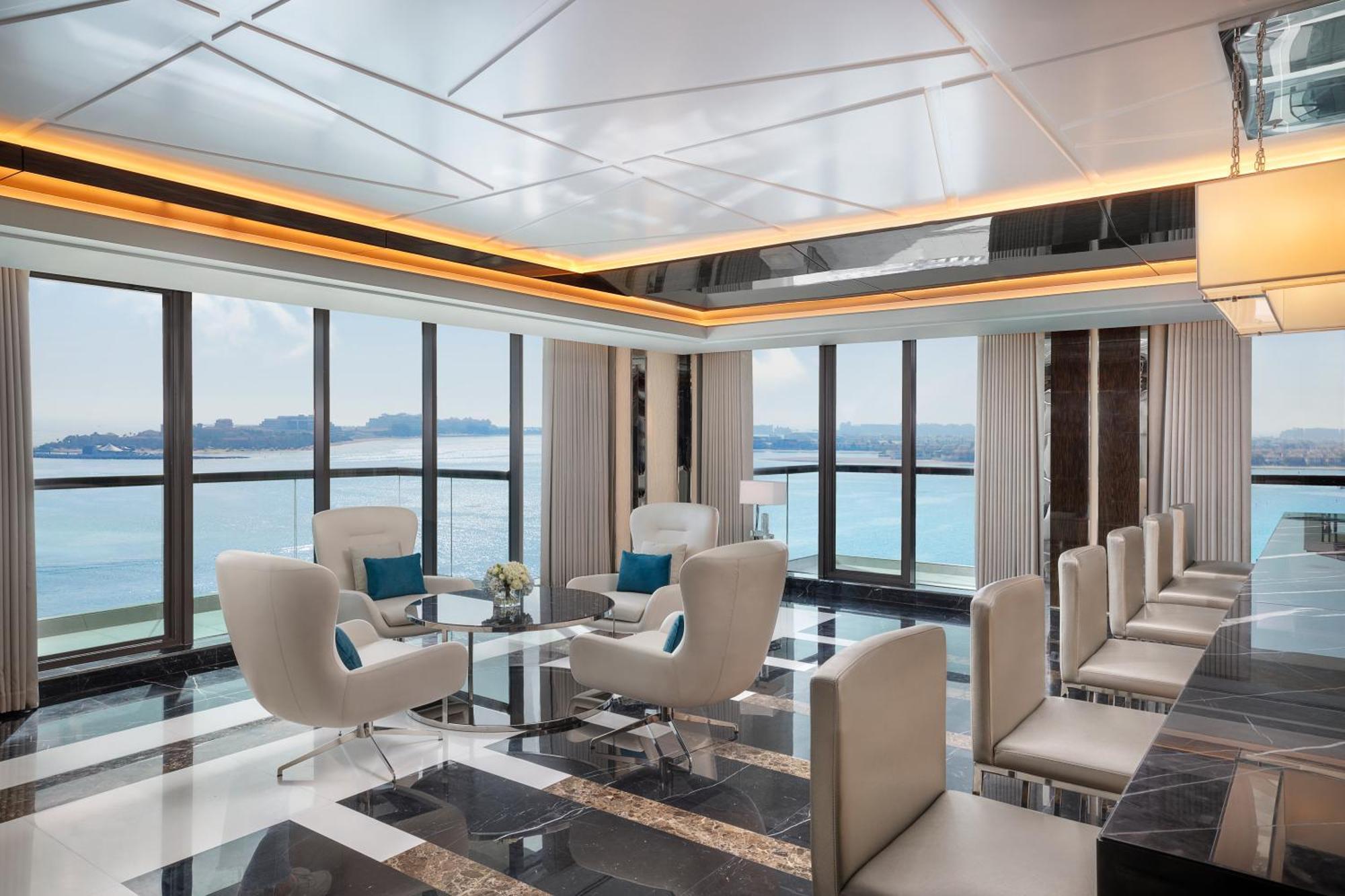 Hilton Palm Jumeirah منتجع 5*